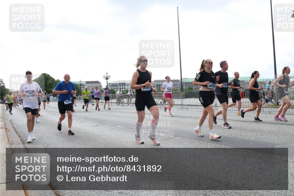 29.06.2025 - hella hamburg halbmarathon Lena Gebhardt http://msf.ph/oto/8431892 29.06.2025 10:44:17 Lombardsbrücke 1380, 3005, 4898, 1484, 3596, 1026, 1095, 1306, 1345, 1459, 1519, 1802, 1804, 2073, 2186, 2343, 2610, 2692, 3065, 3288, 3506, 3596, 4496, 4627, 4636, 4898, 5001, 5127, 5293, 5647, 5649, 5730, 5731, 5890, 5902, 5905, 6002, 6895, 7216, 7326, 7610, 7818, 7842, 8272, 8591, 8763, 8870, 8957, 9073, 9510, 9879, 10006, 10223, 10303, 10304, 10416, 11825, 11955, 12322, 12409, 12803, 12995, 13262, 13288, 13330, 13390, 13906, 14091, 14123, 14350, 14654, 14971 meine-sportfotos.de