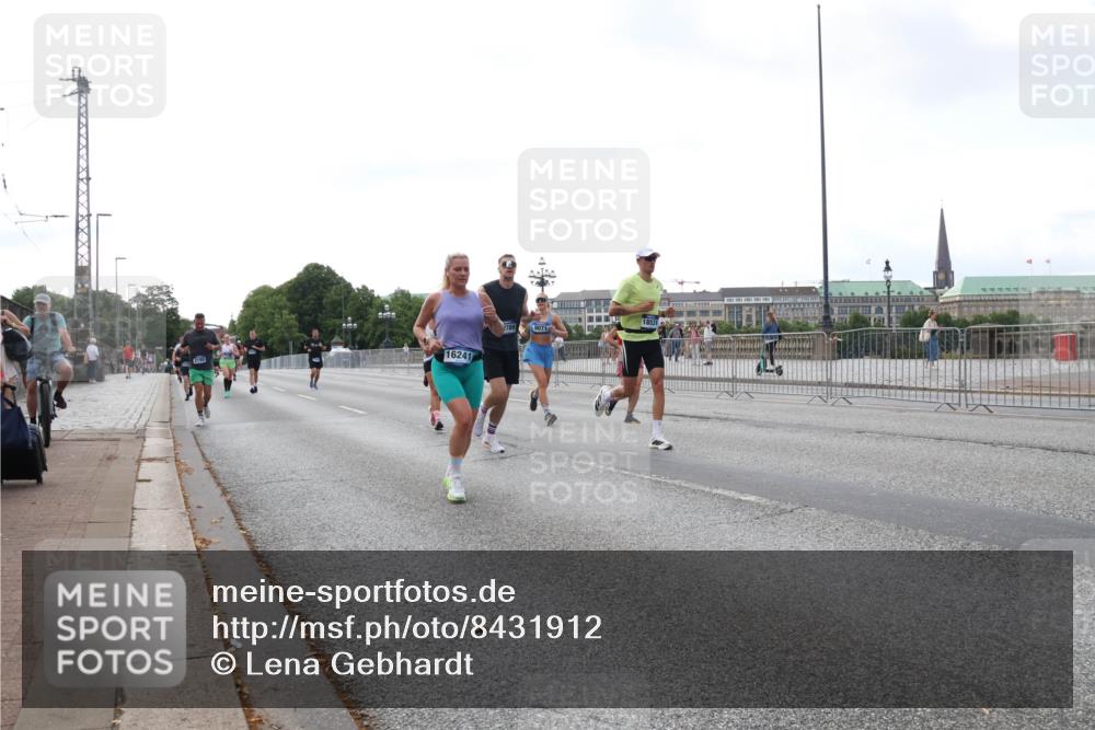 29.06.2025 - hella hamburg halbmarathon Lena Gebhardt http://msf.ph/oto/8431912 29.06.2025 10:07:51 Lombardsbrücke 2190, 16241, 2789, 9071, 18531, 1079, 1173, 1527, 1893, 2032, 2136, 2190, 2309, 3328, 3922, 4228, 4502, 4550, 4864, 5100, 5287, 6196, 6707, 6713, 6715, 6918, 7019, 7348, 7760, 8585, 9071, 9966, 9967, 10212, 10703, 11114, 11394, 11641, 12378, 12789, 12893, 13458, 15051, 15673, 15785, 16241, 16539, 16809, 16915, 17062, 18270, 18325, 18531, 18721, 19134 meine-sportfotos.de
