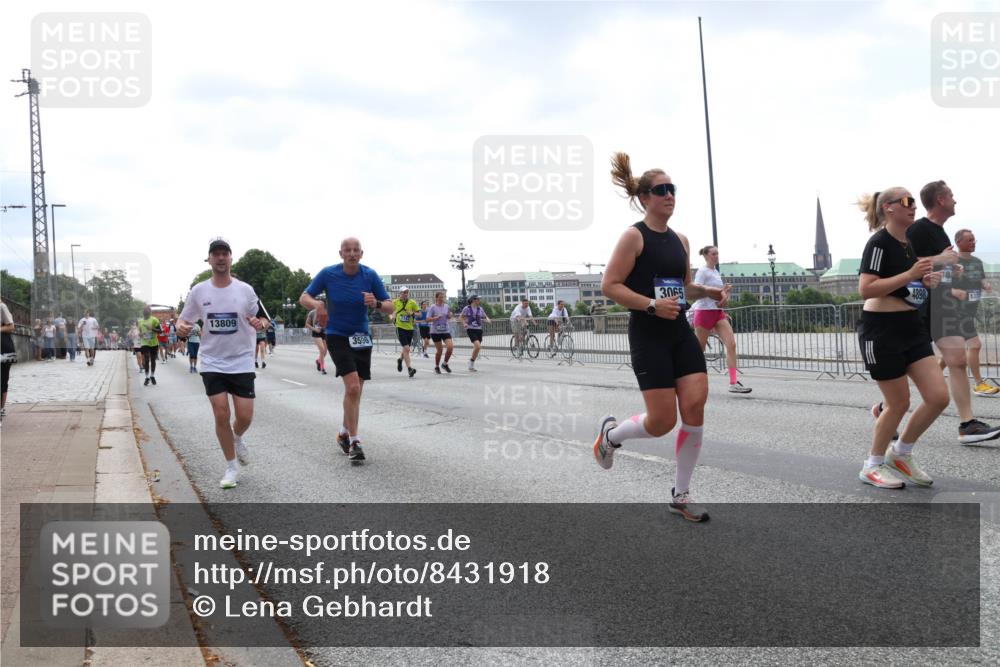 29.06.2025 - hella hamburg halbmarathon Lena Gebhardt http://msf.ph/oto/8431918 29.06.2025 10:44:18 Lombardsbrücke 13809, 3596, 3065, 898, 1026, 1095, 1306, 1345, 1459, 1519, 1802, 1804, 2073, 2186, 2343, 2610, 2692, 3065, 3288, 3506, 3596, 4496, 4627, 4636, 4898, 5001, 5127, 5293, 5647, 5649, 5730, 5731, 5890, 5902, 5905, 6002, 6895, 7216, 7326, 7610, 7818, 7842, 8272, 8591, 8763, 8870, 8957, 9073, 9510, 9536, 9879, 10006, 10223, 10303, 10304, 10416, 11825, 11955, 12322, 12409, 12803, 12995, 13262, 13288, 13330, 13390, 13906, 14091, 14123, 14350, 14654, 14971 meine-sportfotos.de