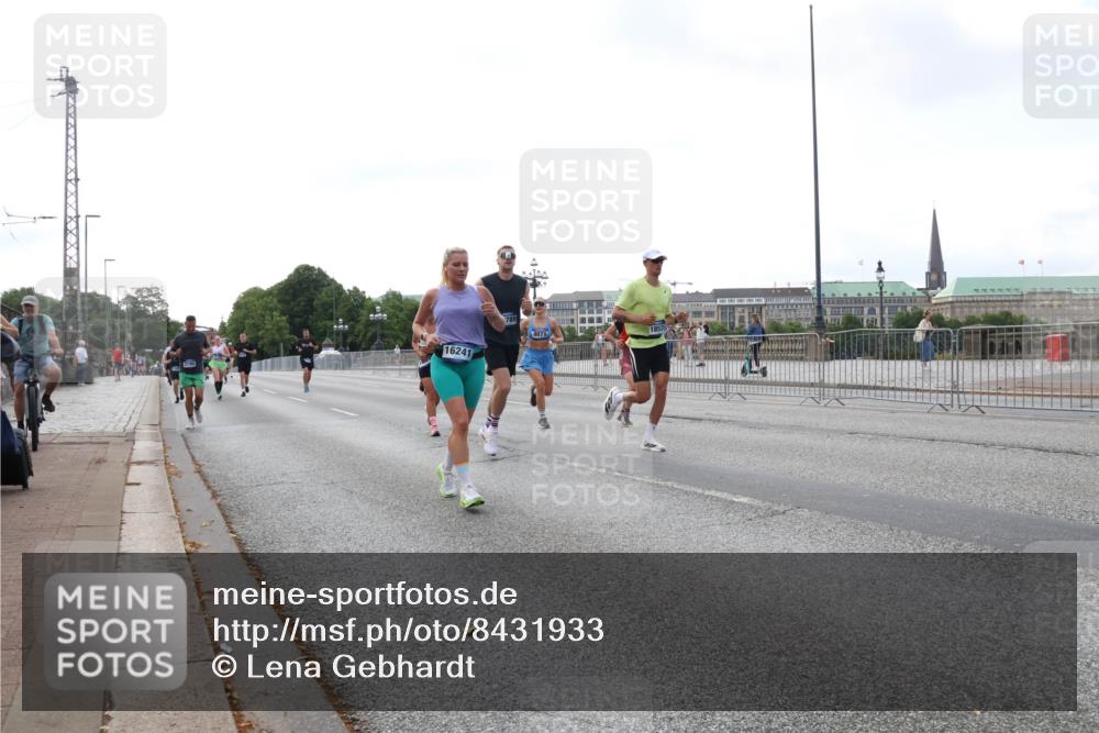 29.06.2025 - hella hamburg halbmarathon Lena Gebhardt http://msf.ph/oto/8431933 29.06.2025 10:07:51 Lombardsbrücke 16241, 9071, 18531, 1079, 1173, 1527, 1893, 2032, 2136, 2190, 2309, 3328, 3922, 4228, 4502, 4550, 4864, 5100, 5287, 6196, 6707, 6713, 6715, 6918, 7019, 7348, 7760, 8585, 9071, 9966, 9967, 10212, 10703, 11114, 11394, 11641, 12378, 12789, 12893, 13458, 15051, 15673, 15785, 16241, 16539, 16809, 16915, 17062, 18270, 18325, 18531, 18721, 19134 meine-sportfotos.de
