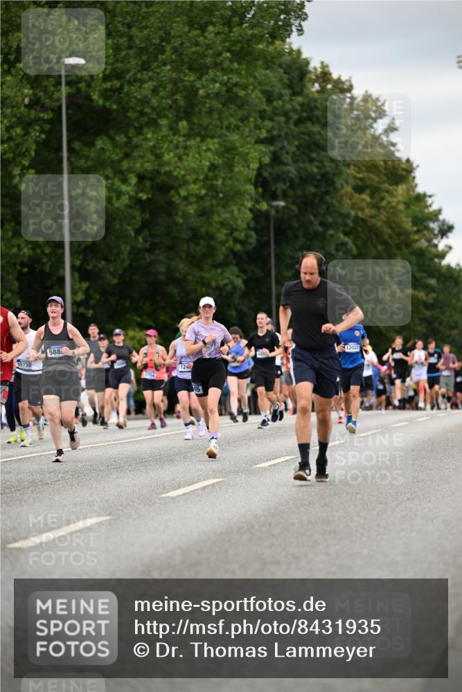 29.06.2025 - hella hamburg halbmarathon Dr. Thomas Lammeyer http://msf.ph/oto/8431935 29.06.2025 10:52:27 Kennedybrücke 1045, 1246, 1434, 1639, 1645, 2148, 2163, 2195, 2407, 2418, 2627, 2704, 2882, 2994, 3468, 3504, 3933, 4037, 4588, 4856, 4974, 5886, 6255, 6256, 6879, 7412, 7427, 7970, 8077, 8310, 8948, 9018, 9356, 9696, 10075, 10777, 10991, 11351 meine-sportfotos.de