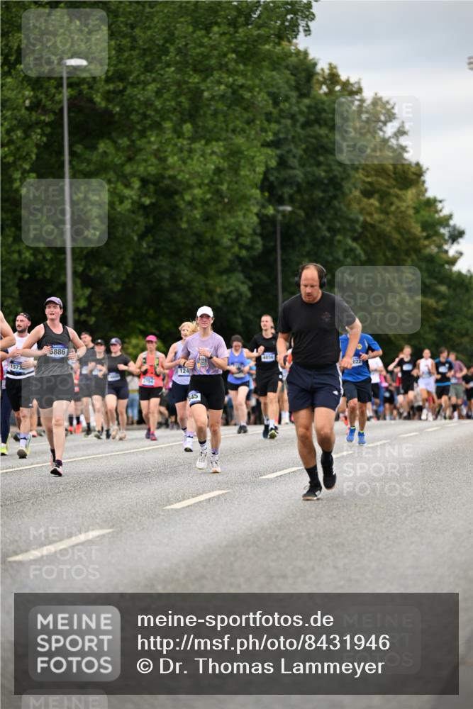 29.06.2025 - hella hamburg halbmarathon Dr. Thomas Lammeyer http://msf.ph/oto/8431946 29.06.2025 10:52:28 Kennedybrücke 1045, 1246, 1434, 1639, 1645, 2148, 2195, 2407, 2418, 2627, 2704, 2882, 2994, 3049, 3468, 3504, 3933, 4037, 4588, 4856, 4974, 5886, 6256, 6879, 7412, 7427, 7970, 8077, 8310, 8948, 9018, 9696, 10075, 10991, 11351 meine-sportfotos.de
