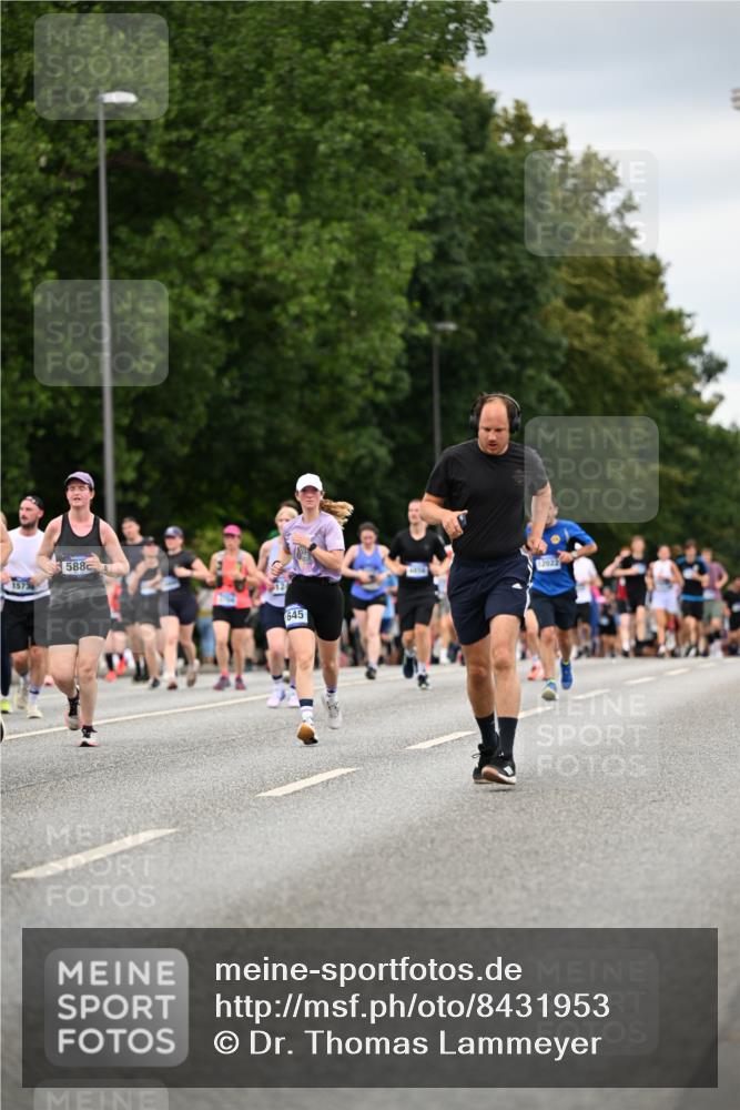 29.06.2025 - hella hamburg halbmarathon Dr. Thomas Lammeyer http://msf.ph/oto/8431953 29.06.2025 10:52:28 Kennedybrücke 1045, 1246, 1434, 1639, 1645, 2148, 2195, 2407, 2418, 2627, 2704, 2882, 2994, 3049, 3468, 3504, 3933, 4037, 4588, 4856, 4974, 5886, 6256, 6879, 7412, 7427, 7970, 8077, 8310, 8948, 9018, 9696, 10075, 10991, 11351 meine-sportfotos.de