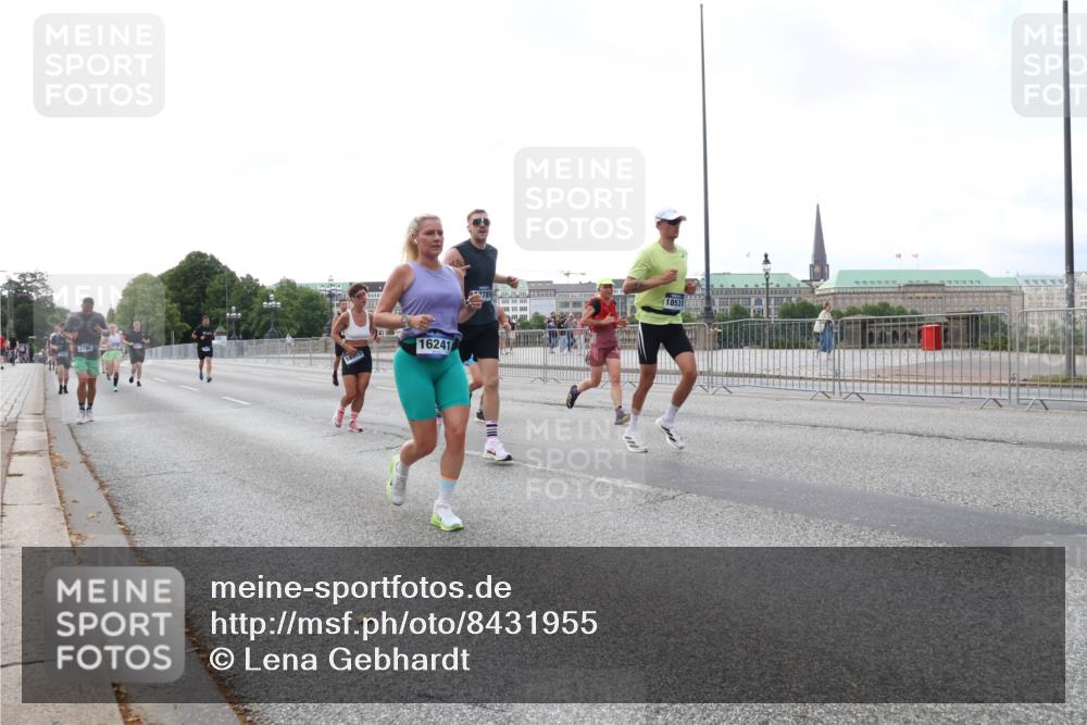 29.06.2025 - hella hamburg halbmarathon Lena Gebhardt http://msf.ph/oto/8431955 29.06.2025 10:07:51 Lombardsbrücke 2190, 16241, 2789, 18531, 1079, 1173, 1527, 1893, 2032, 2136, 2190, 2309, 3328, 3922, 4228, 4502, 4550, 4864, 5100, 5287, 6196, 6707, 6713, 6715, 6918, 7019, 7348, 7760, 8585, 9071, 9966, 9967, 10212, 10703, 11114, 11394, 11641, 12378, 12789, 12893, 13458, 15051, 15673, 15785, 16241, 16539, 16809, 16915, 17062, 18270, 18325, 18531, 18721, 19134 meine-sportfotos.de