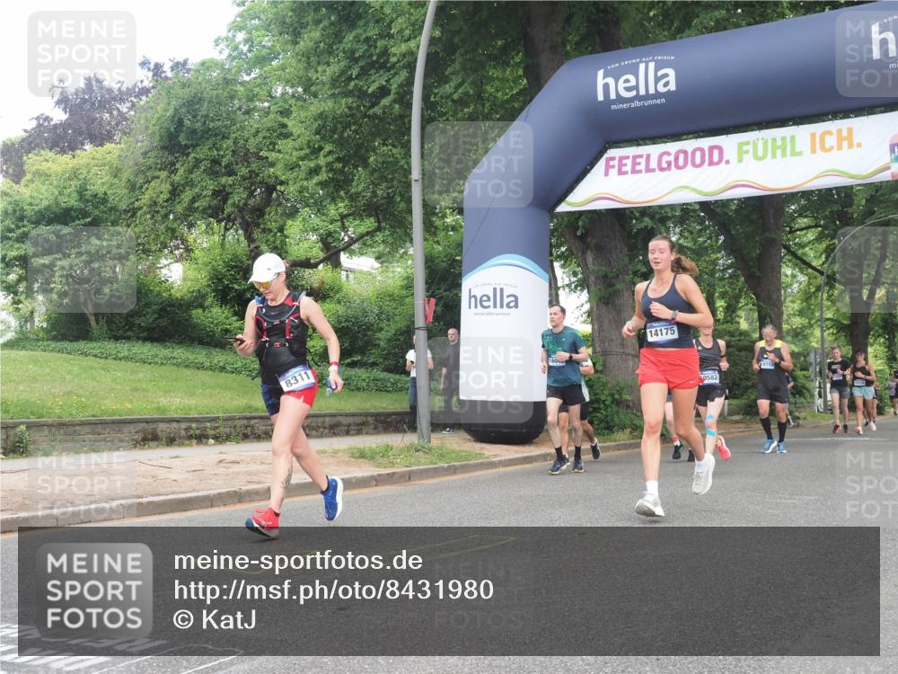 29.06.2025 - hella hamburg halbmarathon KatJ http://msf.ph/oto/8431980 29.06.2025 10:42:50 Zwischen KM18-KM19 3435, 5643, 8311, 8639 meine-sportfotos.de