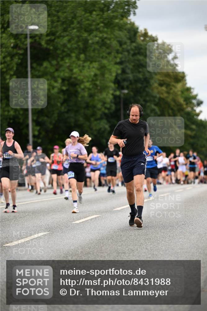 29.06.2025 - hella hamburg halbmarathon Dr. Thomas Lammeyer http://msf.ph/oto/8431988 29.06.2025 10:52:29 Kennedybrücke 1045, 1246, 1434, 1639, 1645, 2148, 2195, 2418, 2627, 2704, 2882, 2994, 3049, 3468, 3504, 3933, 4037, 4588, 4856, 4974, 5886, 6879, 7412, 7427, 7970, 8077, 8310, 8948, 9018, 9696, 9787, 10075, 10991, 11351 meine-sportfotos.de