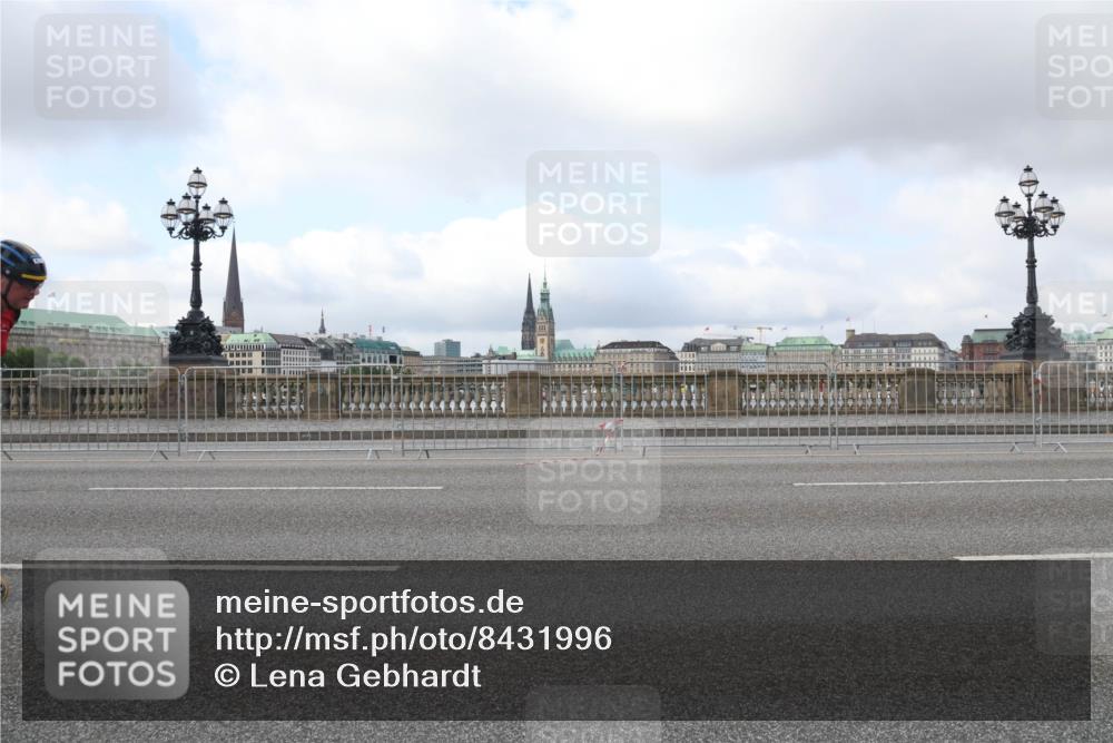 29.06.2025 - hella hamburg halbmarathon Lena Gebhardt http://msf.ph/oto/8431996 29.06.2025 09:00:50 Lombardsbrücke  meine-sportfotos.de