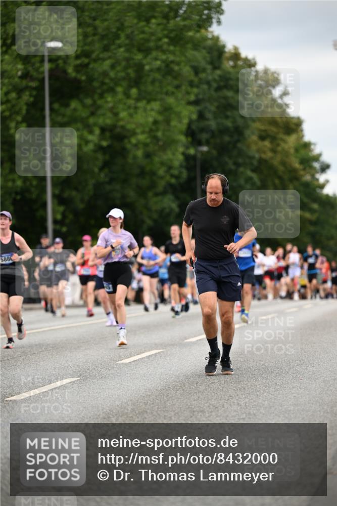 29.06.2025 - hella hamburg halbmarathon Dr. Thomas Lammeyer http://msf.ph/oto/8432000 29.06.2025 10:52:29 Kennedybrücke 1045, 1246, 1434, 1639, 1645, 2148, 2195, 2418, 2627, 2704, 2882, 2994, 3049, 3468, 3504, 3933, 4037, 4588, 4856, 4974, 5886, 6879, 7412, 7427, 7970, 8077, 8310, 8948, 9018, 9696, 9787, 10075, 10991, 11351 meine-sportfotos.de