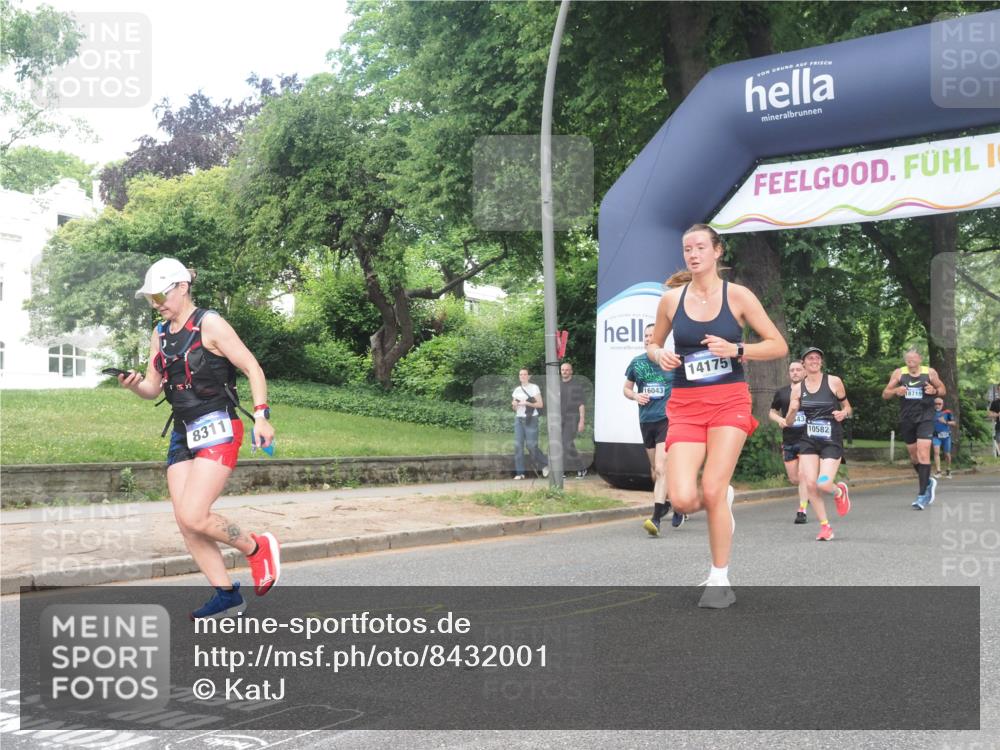 29.06.2025 - hella hamburg halbmarathon KatJ http://msf.ph/oto/8432001 29.06.2025 10:42:50 Zwischen KM18-KM19 3435, 5643, 8311, 8639 meine-sportfotos.de
