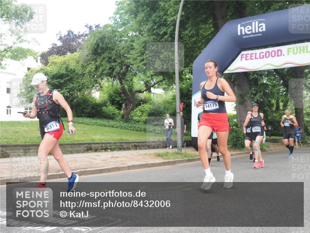 29.06.2025 - hella hamburg halbmarathon KatJ http://msf.ph/oto/8432006 29.06.2025 10:42:50 Zwischen KM18-KM19 3435, 5643, 8311, 8639 meine-sportfotos.de