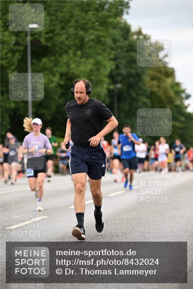 29.06.2025 - hella hamburg halbmarathon Dr. Thomas Lammeyer http://msf.ph/oto/8432024 29.06.2025 10:52:31 Kennedybrücke 1045, 1246, 1434, 1639, 1645, 2148, 2195, 2418, 2627, 2704, 2994, 3049, 3468, 3504, 3933, 4037, 4588, 4856, 4974, 5886, 5952, 6879, 6950, 7412, 7427, 7970, 8077, 8310, 8948, 9018, 9696, 9787, 10075, 10991, 11351 meine-sportfotos.de