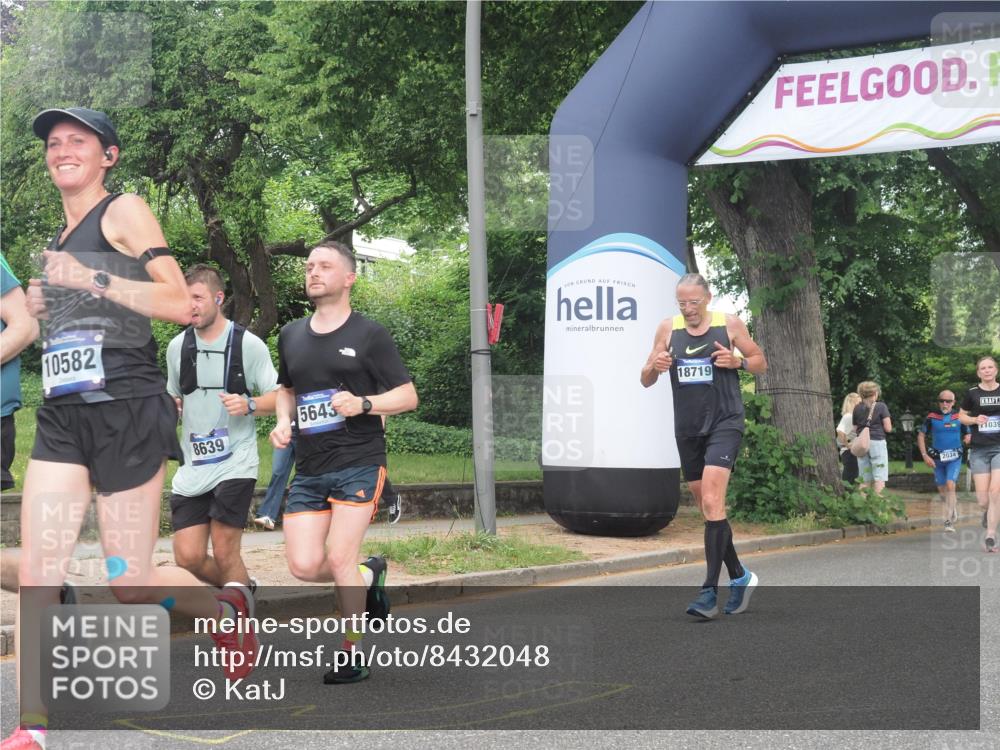 29.06.2025 - hella hamburg halbmarathon KatJ http://msf.ph/oto/8432048 29.06.2025 10:42:52 Zwischen KM18-KM19 5643, 8311, 8639 meine-sportfotos.de