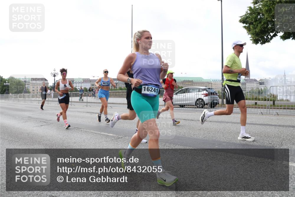 29.06.2025 - hella hamburg halbmarathon Lena Gebhardt http://msf.ph/oto/8432055 29.06.2025 10:07:52 Lombardsbrücke 1615, 9071, 16241, 1079, 1173, 1527, 1893, 2032, 2136, 2190, 2309, 3328, 3922, 4228, 4502, 4550, 4864, 5100, 5287, 6196, 6918, 7019, 7348, 7760, 8585, 9071, 9966, 9967, 10212, 10703, 11114, 11394, 11641, 12378, 12789, 12893, 13458, 15051, 15673, 15785, 16241, 16539, 16809, 16915, 17062, 18270, 18325, 18531, 18721, 19134 meine-sportfotos.de