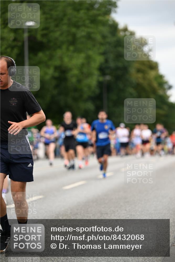 29.06.2025 - hella hamburg halbmarathon Dr. Thomas Lammeyer http://msf.ph/oto/8432068 29.06.2025 10:52:32 Kennedybrücke 1045, 1246, 1434, 1639, 1645, 2148, 2195, 2418, 2627, 2704, 2994, 3049, 3468, 3504, 3933, 4037, 4588, 4856, 5886, 5952, 6950, 7412, 7427, 7970, 8077, 8310, 8948, 9018, 9696, 9787, 10075, 10991, 11351 meine-sportfotos.de