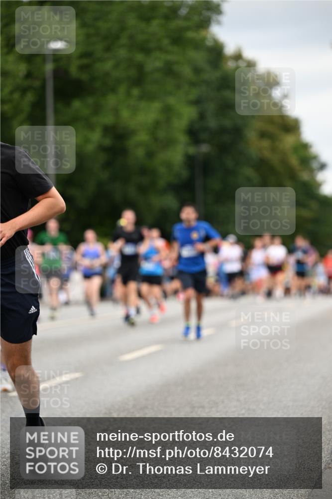 29.06.2025 - hella hamburg halbmarathon Dr. Thomas Lammeyer http://msf.ph/oto/8432074 29.06.2025 10:52:32 Kennedybrücke 1045, 1246, 1434, 1639, 1645, 2148, 2195, 2418, 2627, 2704, 2994, 3049, 3468, 3504, 3933, 4037, 4588, 4856, 5886, 5952, 6950, 7412, 7427, 7970, 8077, 8310, 8948, 9018, 9696, 9787, 10075, 10991, 11351 meine-sportfotos.de