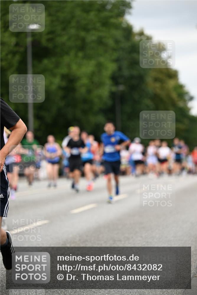 29.06.2025 - hella hamburg halbmarathon Dr. Thomas Lammeyer http://msf.ph/oto/8432082 29.06.2025 10:52:32 Kennedybrücke 1045, 1246, 1434, 1639, 1645, 2148, 2195, 2418, 2627, 2704, 2994, 3049, 3468, 3504, 3933, 4037, 4588, 4856, 5886, 5952, 6950, 7412, 7427, 7970, 8077, 8310, 8948, 9018, 9696, 9787, 10075, 10991, 11351 meine-sportfotos.de