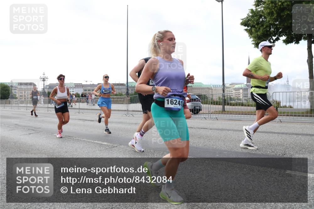 29.06.2025 - hella hamburg halbmarathon Lena Gebhardt http://msf.ph/oto/8432084 29.06.2025 10:07:52 Lombardsbrücke 5, 9071, 16241, 1079, 1173, 1527, 1893, 2032, 2136, 2190, 2309, 3328, 3922, 4228, 4502, 4550, 4864, 5100, 5287, 6196, 6918, 7019, 7348, 7760, 8585, 9071, 9966, 9967, 10212, 10703, 11114, 11394, 11641, 12378, 12789, 12893, 13458, 15051, 15673, 15785, 16241, 16539, 16809, 16915, 17062, 18270, 18325, 18531, 18721, 19134 meine-sportfotos.de