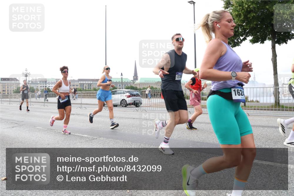 29.06.2025 - hella hamburg halbmarathon Lena Gebhardt http://msf.ph/oto/8432099 29.06.2025 10:07:53 Lombardsbrücke 16915, 12789, 162, 1079, 1173, 1527, 1893, 2032, 2136, 2190, 2309, 3328, 3922, 4228, 4502, 4550, 4864, 5100, 5287, 6196, 6918, 7019, 7348, 7760, 8585, 9071, 9966, 9967, 10212, 10703, 11114, 11394, 11641, 12378, 12658, 12789, 12893, 13458, 15051, 15673, 15785, 16241, 16539, 16809, 16915, 17062, 18270, 18325, 18531, 18721, 19134 meine-sportfotos.de