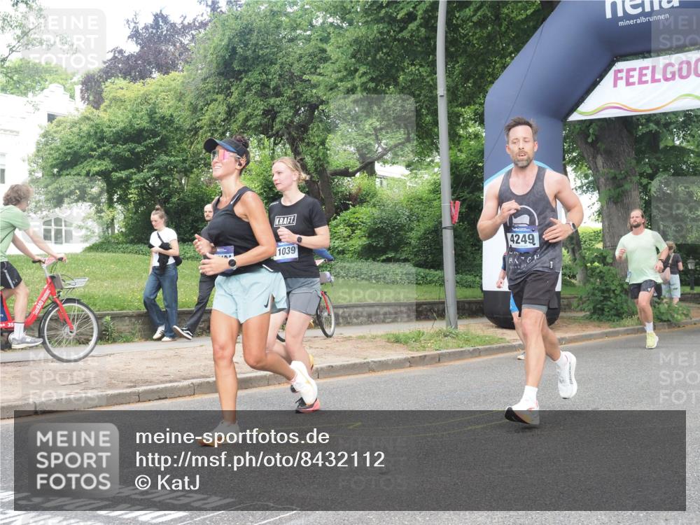 29.06.2025 - hella hamburg halbmarathon KatJ http://msf.ph/oto/8432112 29.06.2025 10:42:56 Zwischen KM18-KM19 2034, 4249, 5643, 5721, 8639 meine-sportfotos.de