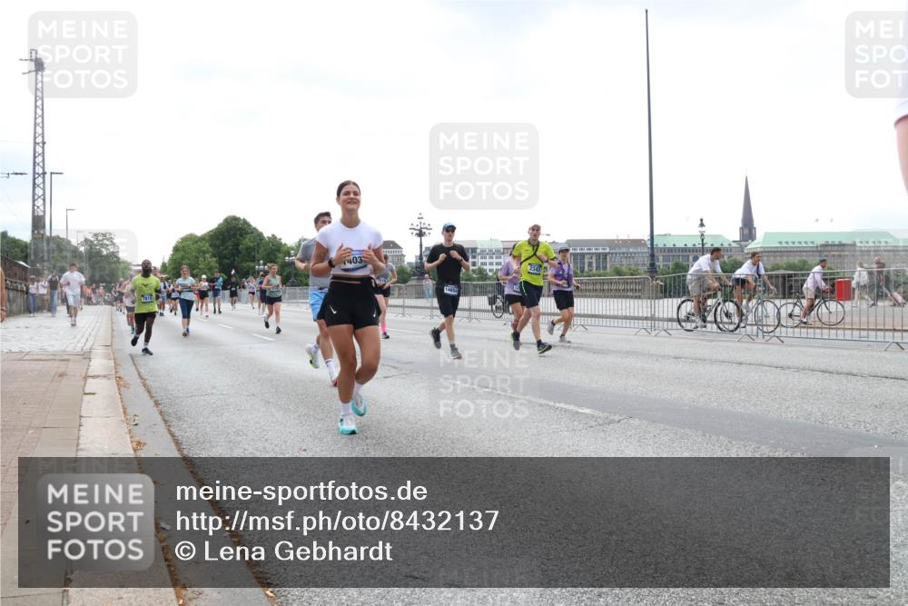 29.06.2025 - hella hamburg halbmarathon Lena Gebhardt http://msf.ph/oto/8432137 29.06.2025 10:44:20 Lombardsbrücke 403, 2341, 1026, 1095, 1306, 1345, 1459, 1519, 1802, 1804, 2073, 2186, 2343, 2610, 2692, 3065, 3288, 3506, 3596, 4496, 4627, 4636, 4898, 5001, 5127, 5647, 5649, 5730, 5731, 5902, 5905, 6002, 6895, 7216, 7326, 7610, 7818, 7842, 8272, 8591, 8763, 8870, 8957, 9073, 9510, 9536, 9879, 10006, 10223, 10303, 10304, 10416, 11825, 11955, 12322, 12409, 12803, 12995, 13262, 13288, 13330, 13390, 13906, 14091, 14123, 14350, 14654, 14971, 18454, 18459 meine-sportfotos.de