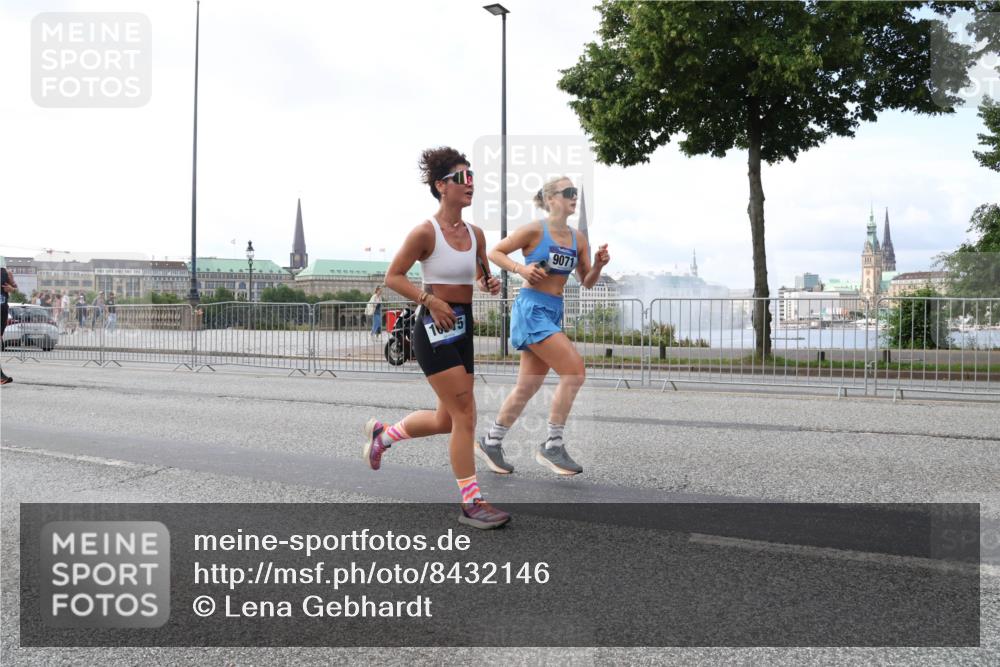 29.06.2025 - hella hamburg halbmarathon Lena Gebhardt http://msf.ph/oto/8432146 29.06.2025 10:07:54 Lombardsbrücke 1605, 9071, 1079, 1173, 1527, 1893, 2032, 2136, 2190, 2309, 3328, 3922, 4228, 4502, 4550, 4864, 5100, 5287, 6196, 6918, 7019, 7348, 7760, 8585, 9071, 9966, 9967, 10212, 10703, 11114, 11394, 11641, 12378, 12658, 12789, 12893, 13458, 15051, 15673, 15785, 16241, 16539, 16809, 16915, 18270, 18325, 18531, 18721, 19134 meine-sportfotos.de