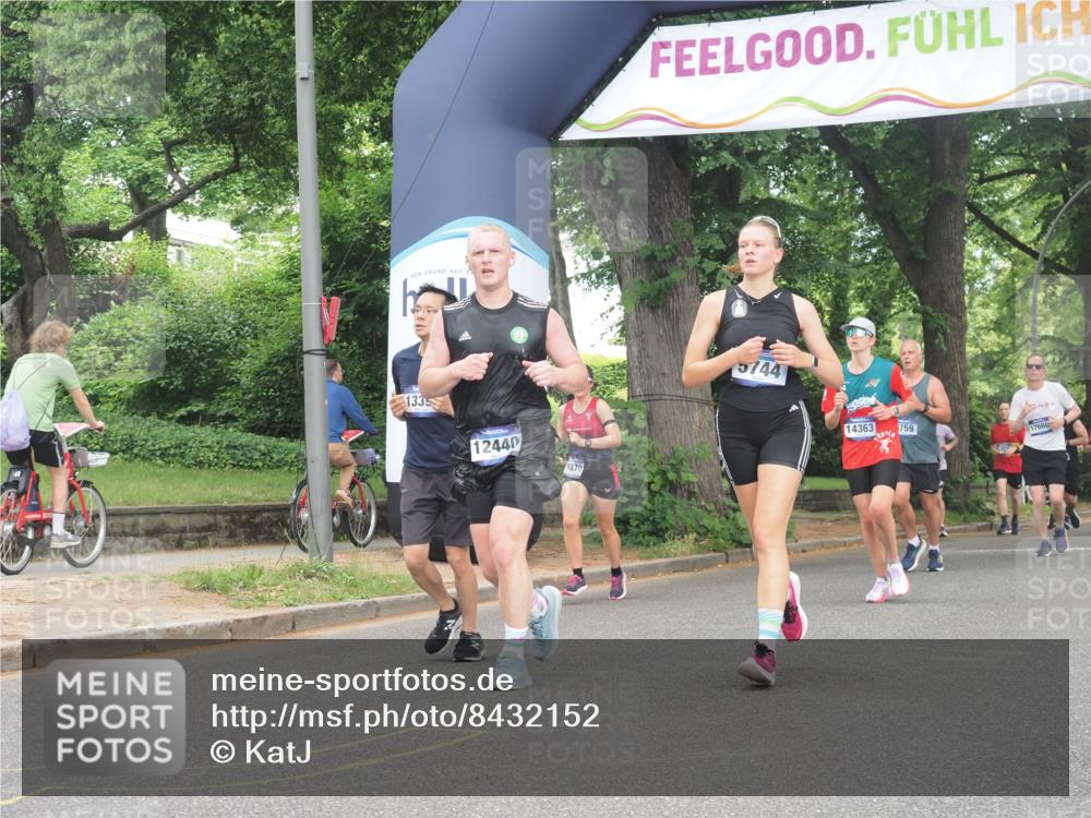 29.06.2025 - hella hamburg halbmarathon KatJ http://msf.ph/oto/8432152 29.06.2025 10:42:59 Zwischen KM18-KM19 2034, 4249, 5721, 5744 meine-sportfotos.de