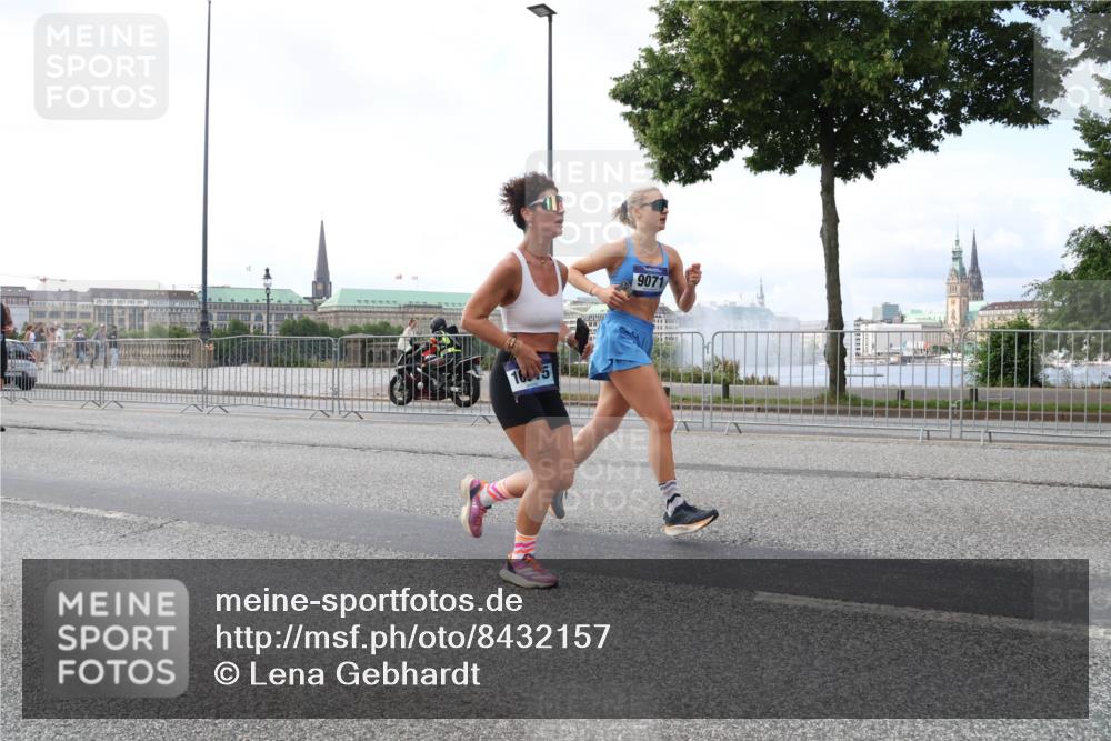 29.06.2025 - hella hamburg halbmarathon Lena Gebhardt http://msf.ph/oto/8432157 29.06.2025 10:07:54 Lombardsbrücke 164, 9071, 1079, 1173, 1527, 1893, 2032, 2136, 2190, 2309, 3328, 3922, 4228, 4502, 4550, 4864, 5100, 5287, 6196, 6918, 7019, 7348, 7760, 8585, 9071, 9966, 9967, 10212, 10703, 11114, 11394, 11641, 12378, 12658, 12789, 12893, 13458, 15051, 15673, 15785, 16241, 16539, 16809, 16915, 18270, 18325, 18531, 18721, 19134 meine-sportfotos.de