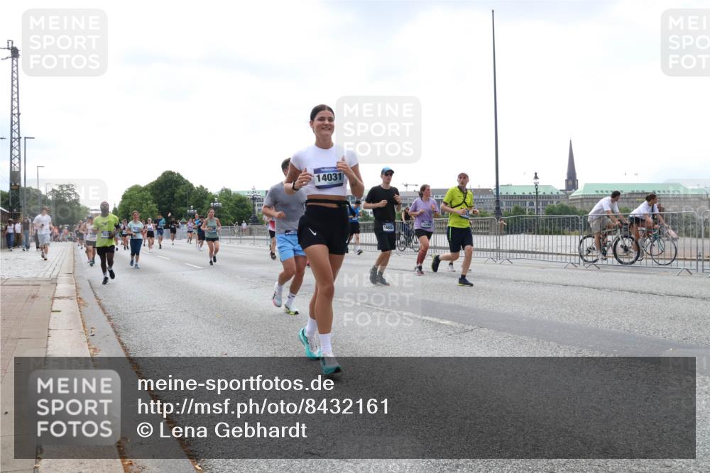 29.06.2025 - hella hamburg halbmarathon Lena Gebhardt http://msf.ph/oto/8432161 29.06.2025 10:44:20 Lombardsbrücke 14031, 14654, 12445, 1026, 1095, 1306, 1345, 1459, 1519, 1802, 1804, 2073, 2186, 2343, 2610, 2692, 3065, 3288, 3506, 3596, 4496, 4627, 4636, 4898, 5001, 5127, 5647, 5649, 5730, 5731, 5902, 5905, 6002, 6895, 7216, 7326, 7610, 7818, 7842, 8272, 8591, 8763, 8870, 8957, 9073, 9510, 9536, 9879, 10006, 10223, 10303, 10304, 10416, 11825, 11955, 12322, 12409, 12803, 12995, 13262, 13288, 13330, 13390, 13906, 14091, 14123, 14350, 14654, 14971, 18454, 18459 meine-sportfotos.de