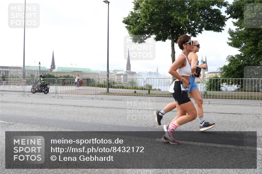 29.06.2025 - hella hamburg halbmarathon Lena Gebhardt http://msf.ph/oto/8432172 29.06.2025 10:07:54 Lombardsbrücke 1079, 1173, 1527, 1893, 2032, 2136, 2190, 2309, 3328, 3922, 4228, 4502, 4550, 4864, 5100, 5287, 6196, 6918, 7019, 7348, 7760, 8585, 9071, 9966, 9967, 10212, 10703, 11114, 11394, 11641, 12378, 12658, 12789, 12893, 13458, 15051, 15673, 15785, 16241, 16539, 16809, 16915, 18270, 18325, 18531, 18721, 19134 meine-sportfotos.de