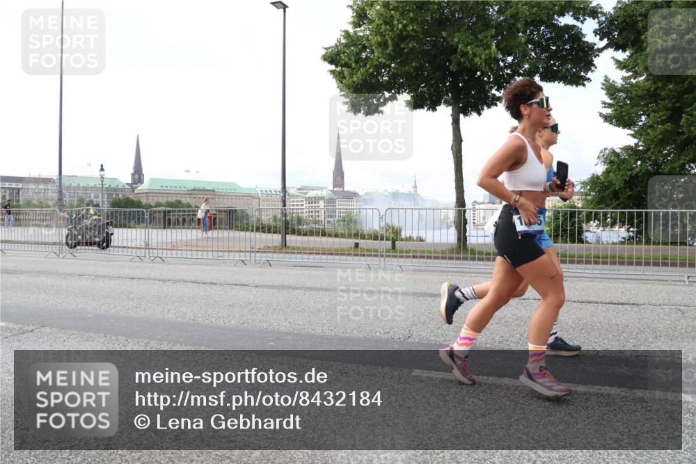 29.06.2025 - hella hamburg halbmarathon Lena Gebhardt http://msf.ph/oto/8432184 29.06.2025 10:07:54 Lombardsbrücke 1079, 1173, 1527, 1893, 2032, 2136, 2190, 2309, 3328, 3922, 4228, 4502, 4550, 4864, 5100, 5287, 6196, 6918, 7019, 7348, 7760, 8585, 9071, 9966, 9967, 10212, 10703, 11114, 11394, 11641, 12378, 12658, 12789, 12893, 13458, 15051, 15673, 15785, 16241, 16539, 16809, 16915, 18270, 18325, 18531, 18721, 19134 meine-sportfotos.de