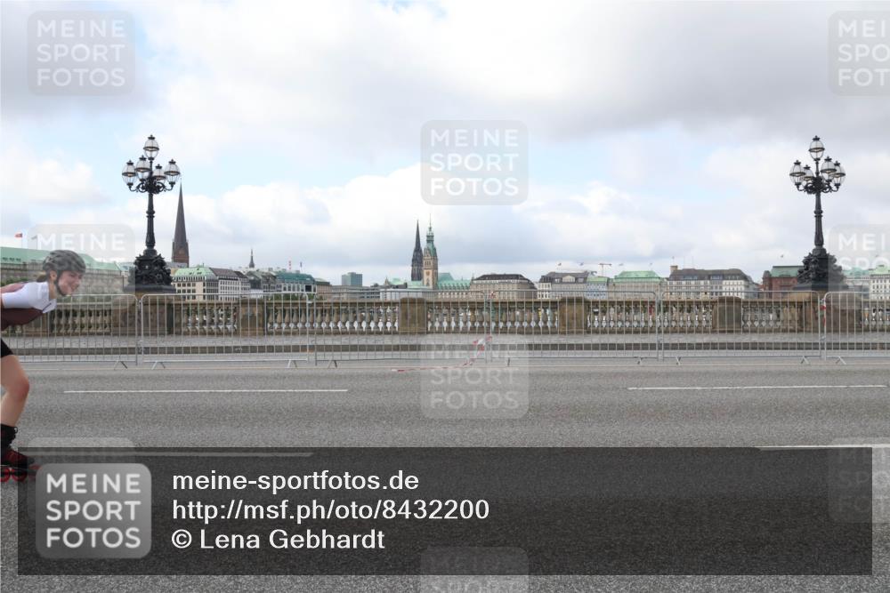 29.06.2025 - hella hamburg halbmarathon Lena Gebhardt http://msf.ph/oto/8432200 29.06.2025 09:00:52 Lombardsbrücke  meine-sportfotos.de