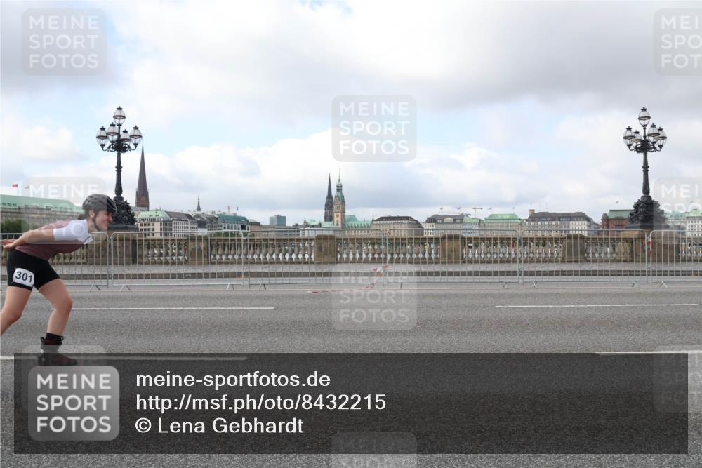 29.06.2025 - hella hamburg halbmarathon Lena Gebhardt http://msf.ph/oto/8432215 29.06.2025 09:00:52 Lombardsbrücke 301 meine-sportfotos.de