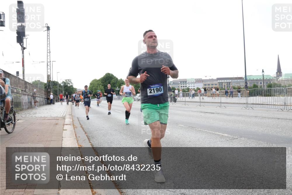 29.06.2025 - hella hamburg halbmarathon Lena Gebhardt http://msf.ph/oto/8432235 29.06.2025 10:07:56 Lombardsbrücke 15785, 5100, 2190, 1079, 1173, 1527, 1893, 2136, 2190, 2309, 3328, 3922, 4228, 4502, 4864, 5100, 5287, 6196, 6918, 7019, 7348, 7760, 8585, 9071, 9966, 9967, 10212, 10703, 11114, 11394, 11641, 12378, 12658, 12789, 12893, 13458, 15785, 16241, 16539, 16809, 16915, 18270, 18325, 18531, 18721, 19134 meine-sportfotos.de