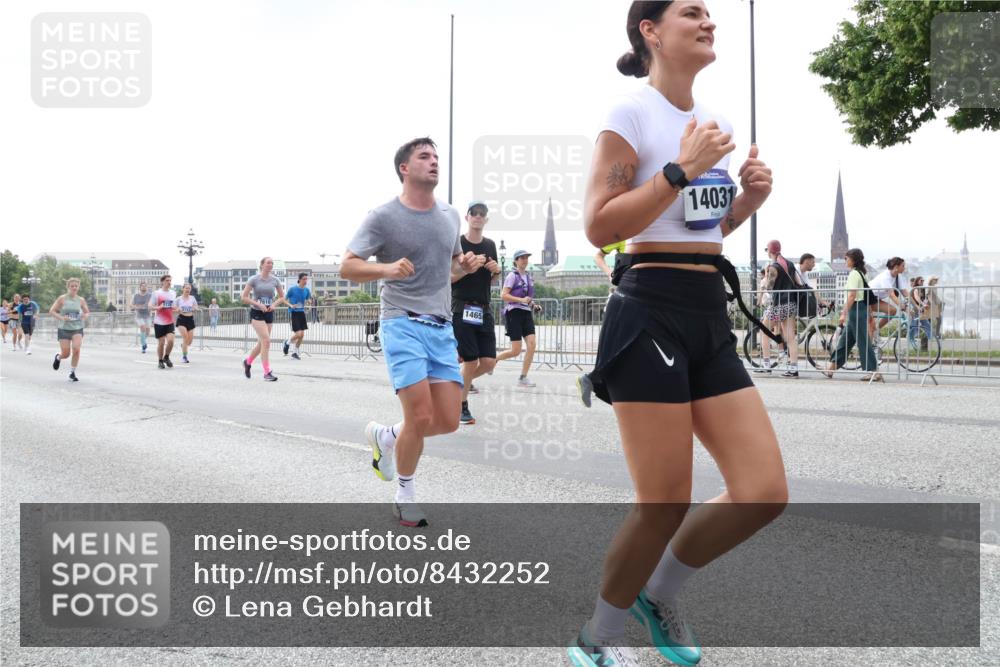 29.06.2025 - hella hamburg halbmarathon Lena Gebhardt http://msf.ph/oto/8432252 29.06.2025 10:44:21 Lombardsbrücke 1465, 14031, 1026, 1095, 1306, 1345, 1459, 1519, 1802, 1804, 2073, 2186, 2343, 2610, 2692, 3065, 3506, 3596, 4496, 4627, 4636, 4898, 4968, 5001, 5127, 5355, 5647, 5649, 5730, 5731, 5902, 5905, 6002, 6895, 7216, 7326, 7610, 7818, 7842, 8272, 8591, 8763, 8870, 8957, 9073, 9397, 9510, 9536, 9879, 10006, 10223, 10303, 10304, 10416, 11825, 11955, 12322, 12409, 12803, 12995, 13262, 13288, 13330, 13390, 13906, 14091, 14123, 14350, 14654, 14971, 18454, 18459 meine-sportfotos.de