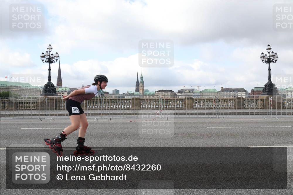 29.06.2025 - hella hamburg halbmarathon Lena Gebhardt http://msf.ph/oto/8432260 29.06.2025 09:00:52 Lombardsbrücke 301 meine-sportfotos.de