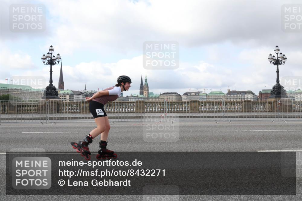 29.06.2025 - hella hamburg halbmarathon Lena Gebhardt http://msf.ph/oto/8432271 29.06.2025 09:00:52 Lombardsbrücke 30 meine-sportfotos.de