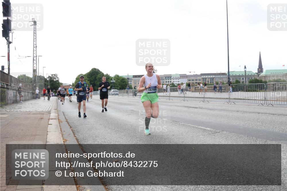 29.06.2025 - hella hamburg halbmarathon Lena Gebhardt http://msf.ph/oto/8432275 29.06.2025 10:07:57 Lombardsbrücke 5100, 6918, 15785, 1079, 1173, 1527, 1893, 2136, 2190, 2309, 3328, 3922, 4228, 4502, 4864, 5100, 5287, 6196, 6918, 7019, 7348, 7760, 8585, 9071, 9966, 9967, 10212, 10703, 11114, 11394, 11641, 12378, 12658, 12789, 12893, 13458, 15785, 16241, 16539, 16809, 16915, 18270, 18325, 18531, 18721, 19134 meine-sportfotos.de