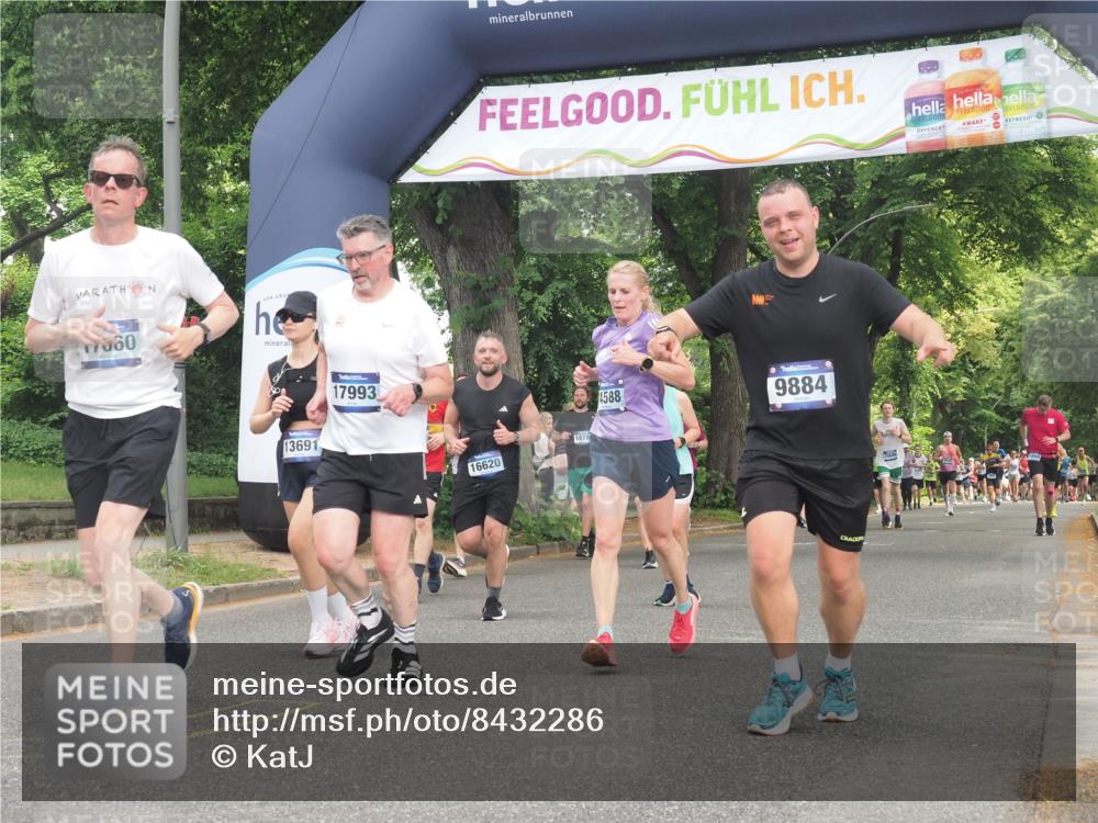 29.06.2025 - hella hamburg halbmarathon KatJ http://msf.ph/oto/8432286 29.06.2025 10:43:04 Zwischen KM18-KM19 5744, 6759, 6924 meine-sportfotos.de
