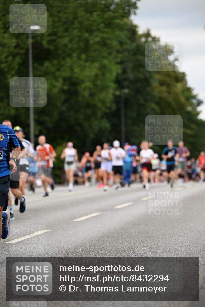 29.06.2025 - hella hamburg halbmarathon Dr. Thomas Lammeyer http://msf.ph/oto/8432294 29.06.2025 10:52:36 Kennedybrücke 1045, 1246, 1463, 1639, 1645, 2148, 2195, 2418, 2627, 2704, 2994, 3049, 3077, 3468, 3504, 3933, 4037, 4588, 4856, 5886, 5952, 6950, 7412, 7427, 7970, 8077, 8310, 8948, 9018, 9696, 9775, 9787, 10366, 10991, 11351 meine-sportfotos.de