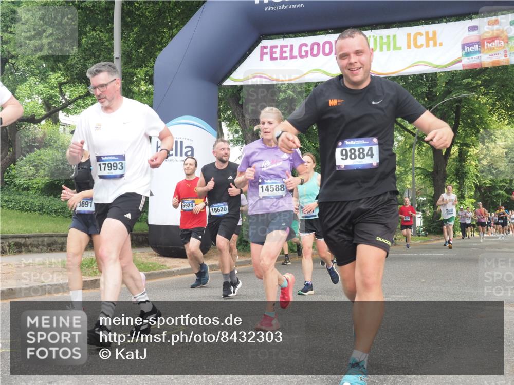 29.06.2025 - hella hamburg halbmarathon KatJ http://msf.ph/oto/8432303 29.06.2025 10:43:04 Zwischen KM18-KM19 5744, 6759, 6924 meine-sportfotos.de