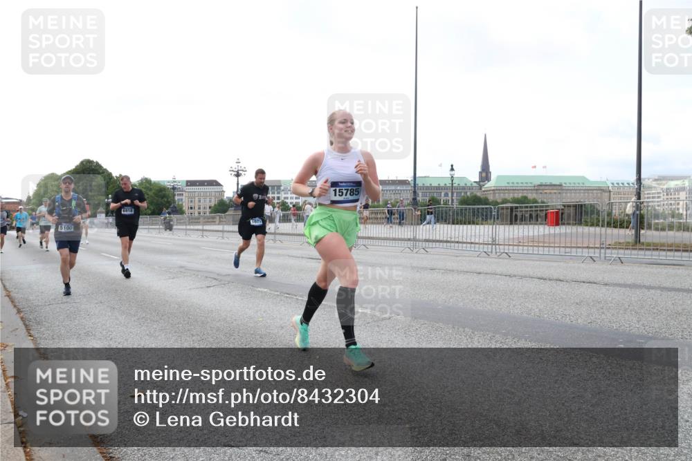 29.06.2025 - hella hamburg halbmarathon Lena Gebhardt http://msf.ph/oto/8432304 29.06.2025 10:07:57 Lombardsbrücke 5100, 6918, 1079, 15785, 1079, 1173, 1527, 1893, 2136, 2190, 2309, 3328, 3922, 4228, 4502, 4864, 5100, 5287, 6196, 6918, 7019, 7348, 7760, 8585, 9071, 9966, 9967, 10212, 10703, 11114, 11394, 11641, 12378, 12658, 12789, 12893, 13458, 15785, 16241, 16539, 16809, 16915, 18270, 18325, 18531, 18721, 19134 meine-sportfotos.de