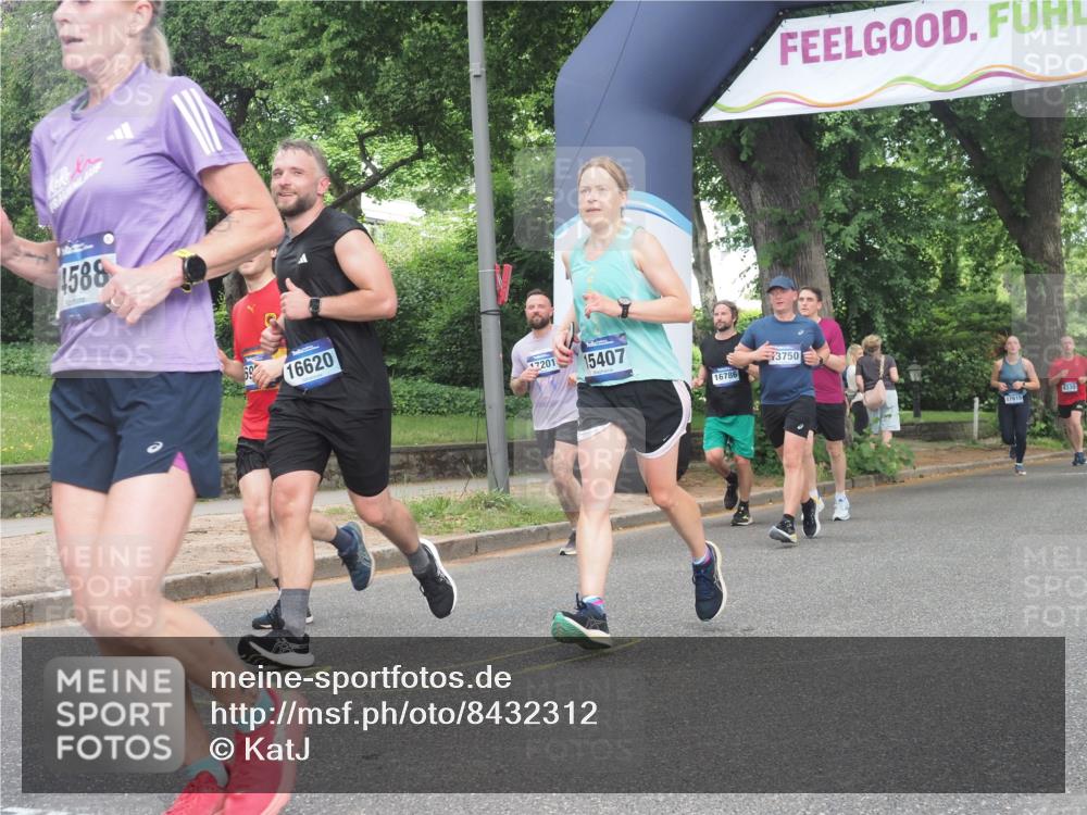 29.06.2025 - hella hamburg halbmarathon KatJ http://msf.ph/oto/8432312 29.06.2025 10:43:05 Zwischen KM18-KM19 5744, 6759, 6924 meine-sportfotos.de