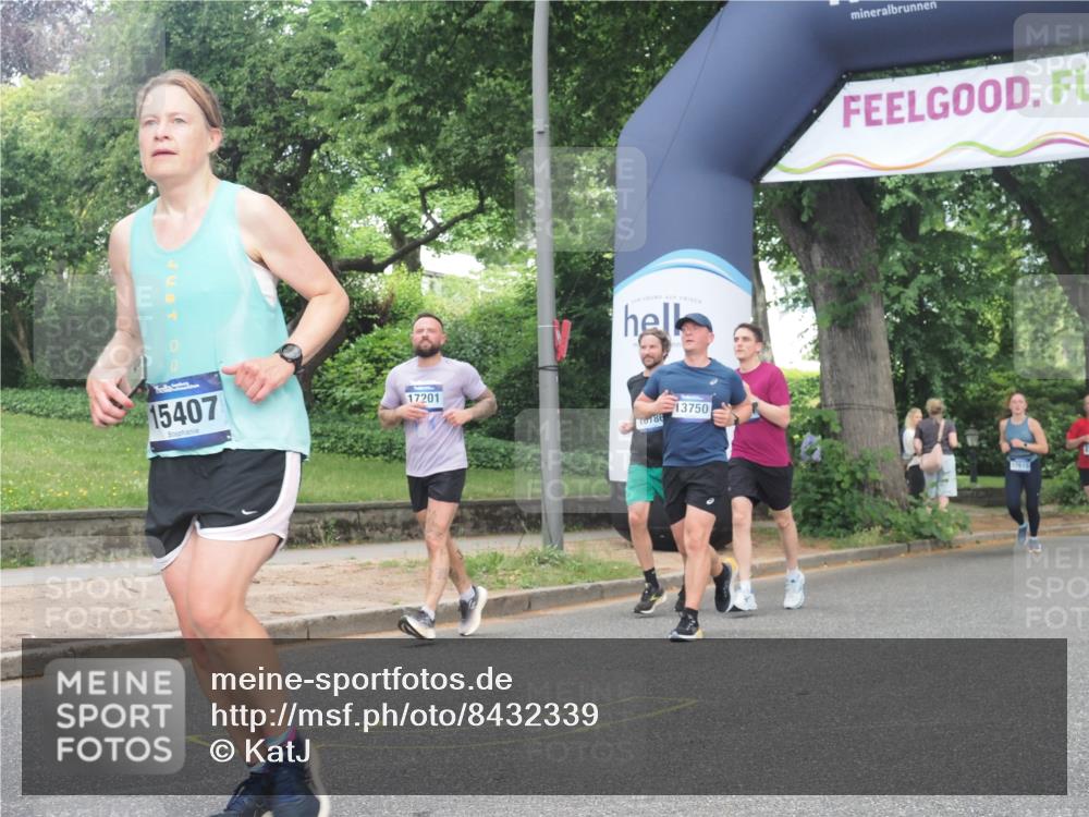 29.06.2025 - hella hamburg halbmarathon KatJ http://msf.ph/oto/8432339 29.06.2025 10:43:06 Zwischen KM18-KM19 6759, 6924 meine-sportfotos.de