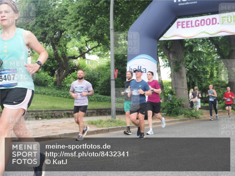 29.06.2025 - hella hamburg halbmarathon KatJ http://msf.ph/oto/8432341 29.06.2025 10:43:06 Zwischen KM18-KM19 6759, 6924 meine-sportfotos.de