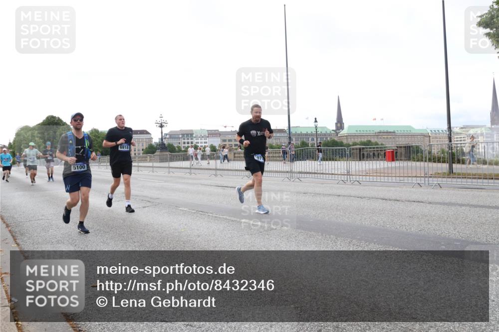 29.06.2025 - hella hamburg halbmarathon Lena Gebhardt http://msf.ph/oto/8432346 29.06.2025 10:07:58 Lombardsbrücke 5100, 6918, 07, 1079, 1173, 1527, 1893, 2136, 2190, 2309, 3328, 3922, 4228, 4502, 4864, 5100, 5287, 6918, 7019, 7348, 7760, 8585, 9071, 9966, 10212, 10609, 10703, 11114, 11394, 11641, 12378, 12658, 12789, 12893, 13014, 13458, 15785, 16241, 16539, 16809, 16915, 18270, 18325, 18531, 18721, 19134 meine-sportfotos.de