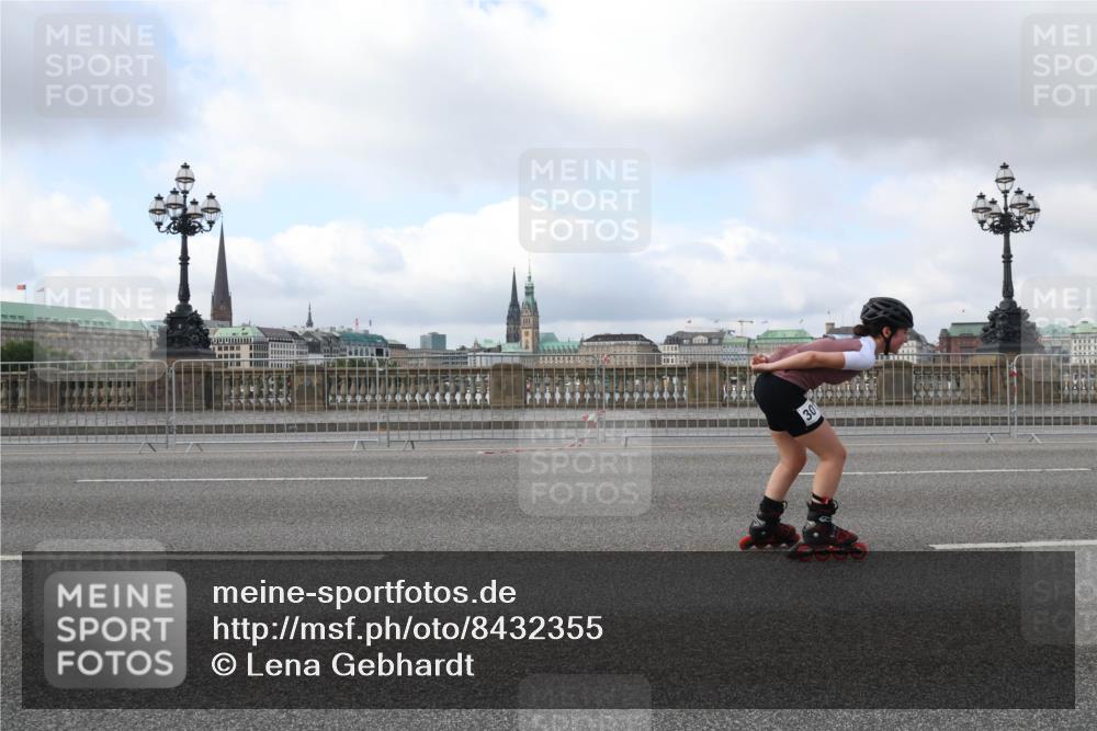 29.06.2025 - hella hamburg halbmarathon Lena Gebhardt http://msf.ph/oto/8432355 29.06.2025 09:00:53 Lombardsbrücke 30 meine-sportfotos.de