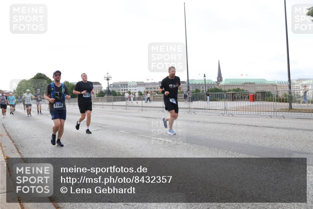 29.06.2025 - hella hamburg halbmarathon Lena Gebhardt http://msf.ph/oto/8432357 29.06.2025 10:07:59 Lombardsbrücke 5100, 6918, 1079, 1173, 1527, 2136, 2190, 2309, 2427, 3328, 3922, 4228, 4502, 4864, 5100, 5287, 5926, 6918, 7019, 7348, 7760, 8585, 9071, 9966, 10212, 10609, 10703, 10857, 11114, 11394, 11641, 12378, 12658, 12789, 12893, 13014, 13458, 15785, 16241, 16539, 16809, 16915, 18270, 18325, 18531, 18721, 19134 meine-sportfotos.de