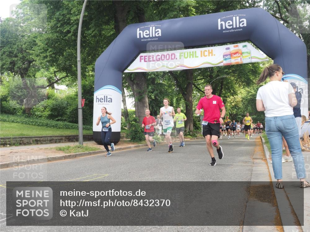 29.06.2025 - hella hamburg halbmarathon KatJ http://msf.ph/oto/8432370 29.06.2025 10:43:09 Zwischen KM18-KM19 1180, 6759, 6924 meine-sportfotos.de