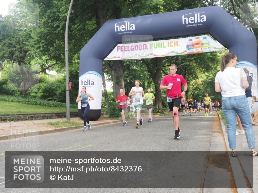 29.06.2025 - hella hamburg halbmarathon KatJ http://msf.ph/oto/8432376 29.06.2025 10:43:09 Zwischen KM18-KM19 1180, 6759, 6924 meine-sportfotos.de