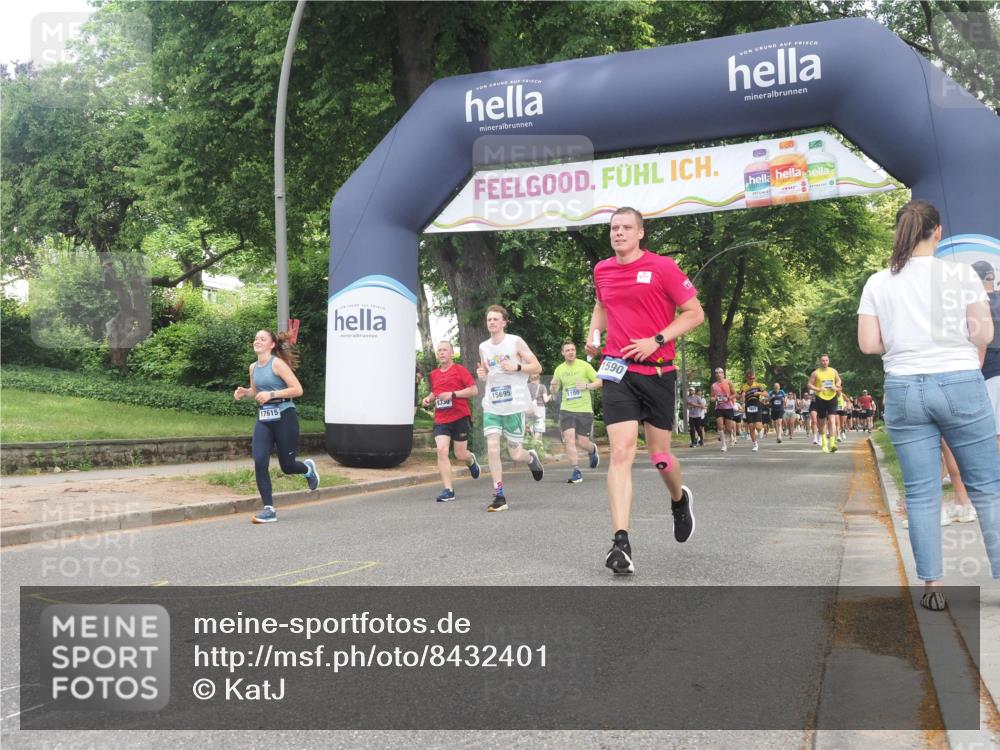 29.06.2025 - hella hamburg halbmarathon KatJ http://msf.ph/oto/8432401 29.06.2025 10:43:09 Zwischen KM18-KM19 1180, 6759, 6924 meine-sportfotos.de